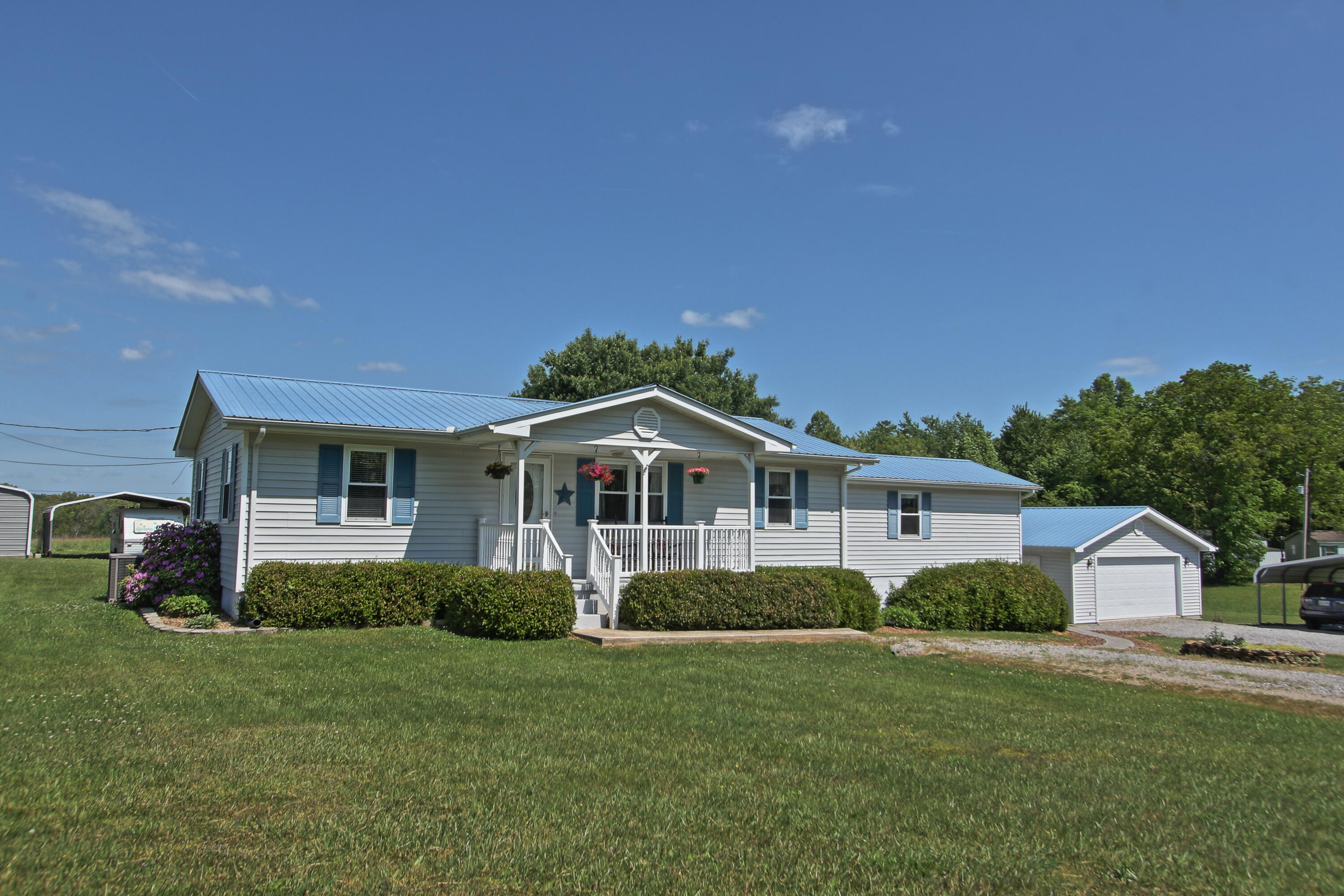 1009 Sheppard Road Jamestown, TN 38556 - Photo 1 of 24 front