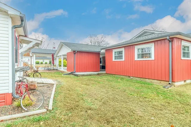a view of a house with a backyard