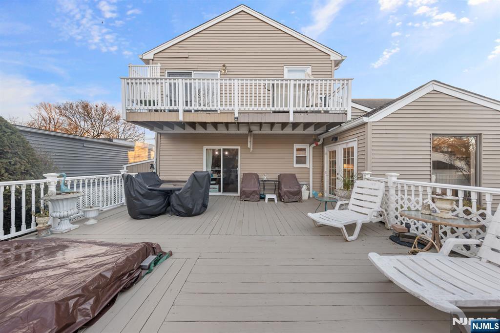 302 Howland Avenue River Edge, NJ 07661 - Photo 13 of 19