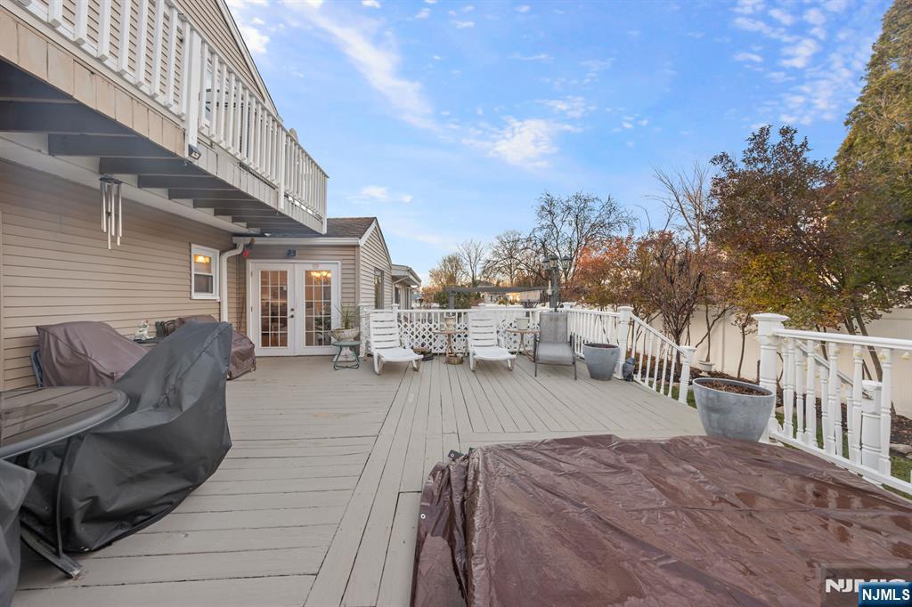 302 Howland Avenue River Edge, NJ 07661 - Photo 14 of 19