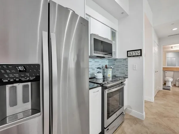 $5,000 | 625 Casa Loma Boulevard, Unit PH06, Boynton Beach, FL 33435