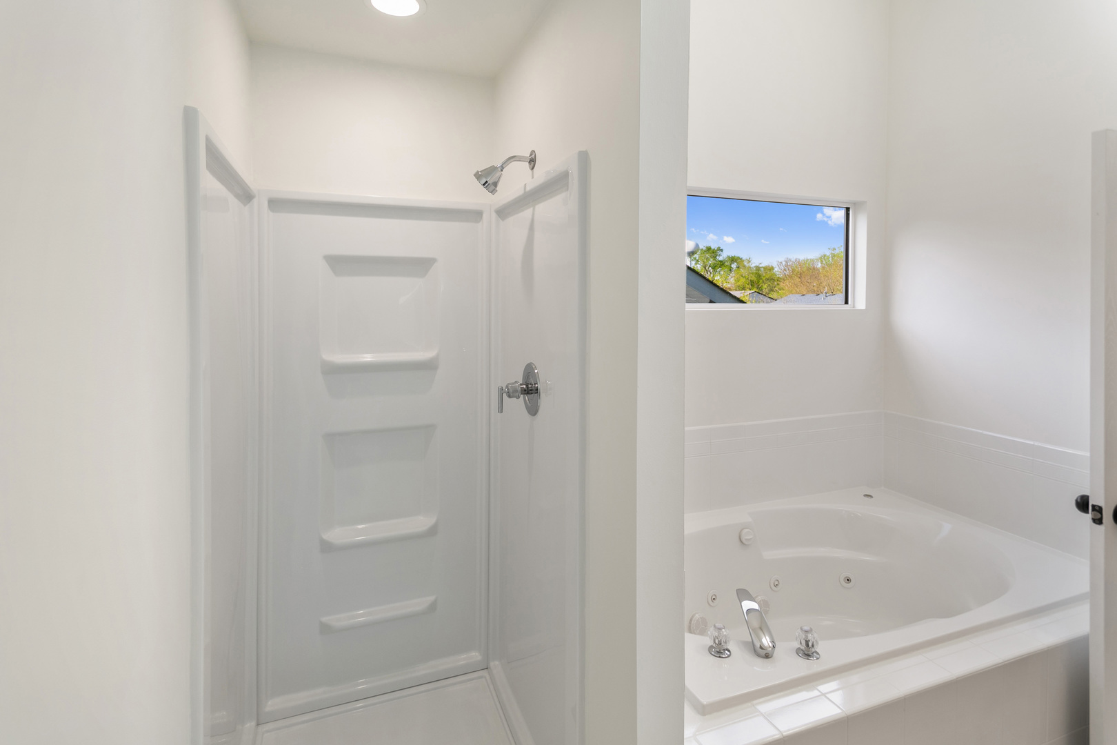 729 Wright Road University Park, IL 60484 - Photo 18 of 27 a bathroom with a bathtub