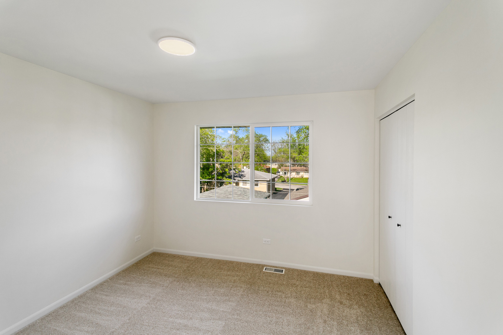 729 Wright Road University Park, IL 60484 - Photo 20 of 27 an empty room with a window