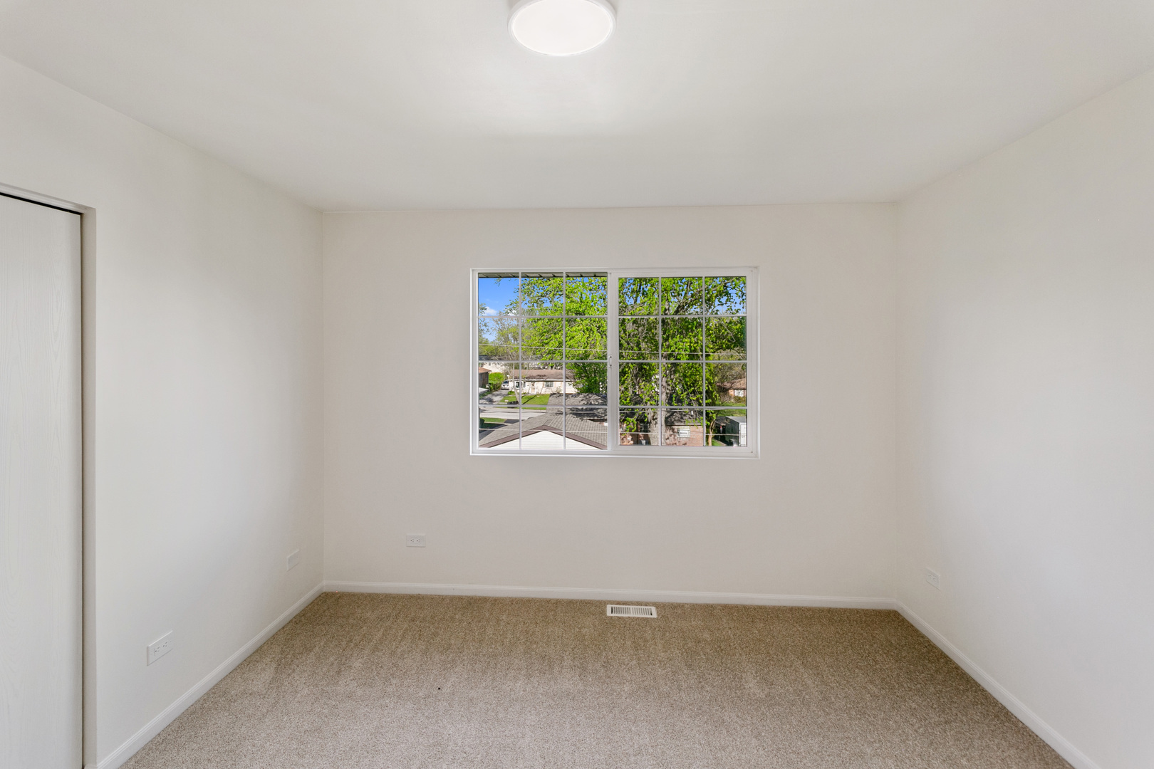 729 Wright Road University Park, IL 60484 - Photo 21 of 27 an empty room with a window