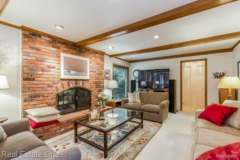 30067 Fox Grove Road Farmington Hills, MI 48334 - Photo 5 of 29