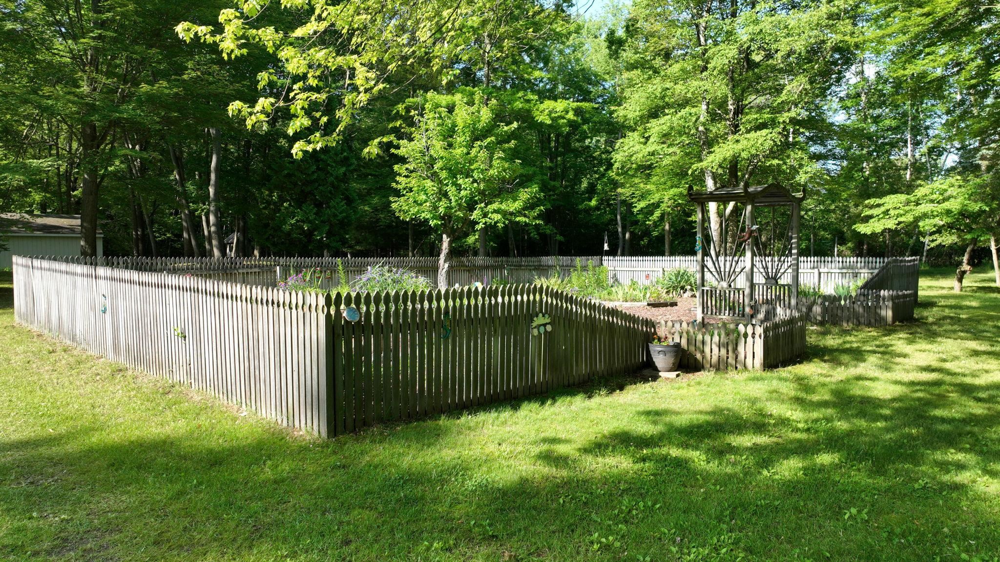 5724 Townline Road Birch Run, MI 48415 - Photo 67 of 93 Flower Garden