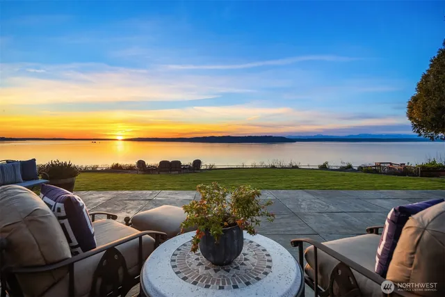 $2,549,000 | 24635 8th Avenue South, Des Moines, WA 98198