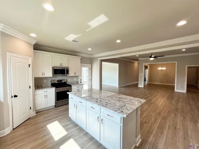 $350,190 | 8862 Lyndanne Drive, Denham Springs, LA 70726