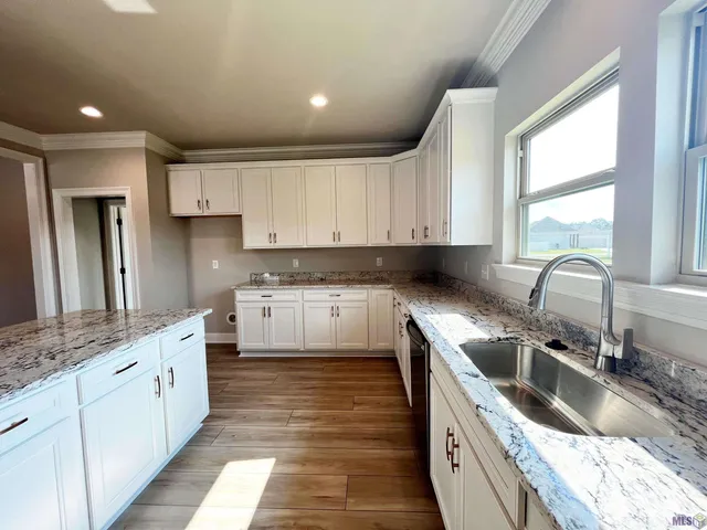 $350,190 | 8862 Lyndanne Drive, Denham Springs, LA 70726