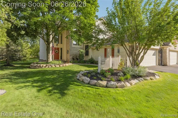 $525,000 | 7105 Winding Brook Court, West Bloomfield, MI 48322