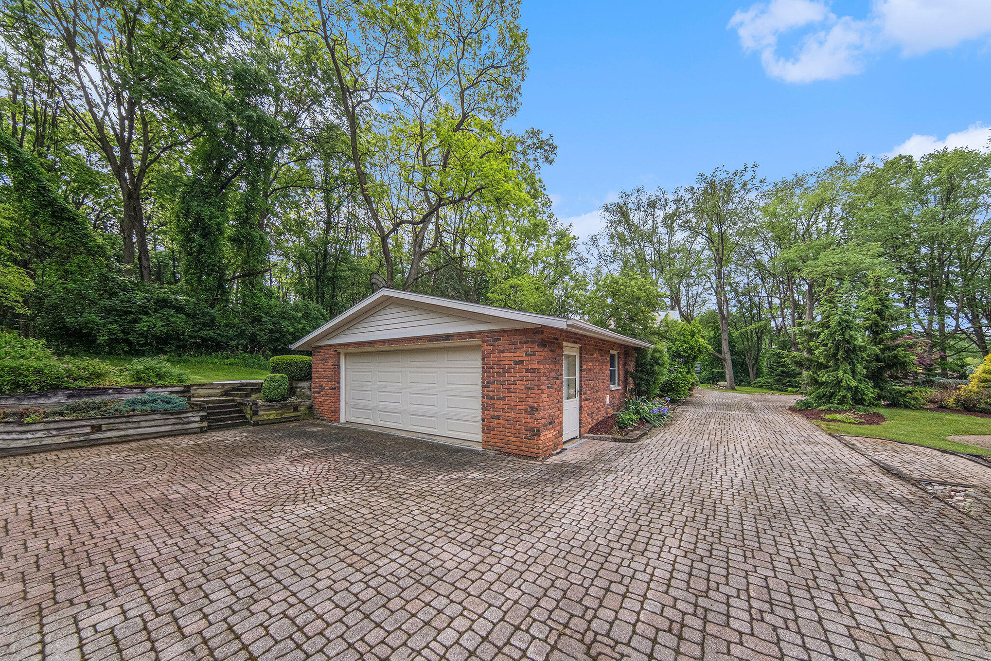 3589 Hendee Road Jackson, MI 49201 - Photo 26 of 57 Storage Garage/ Rec Room