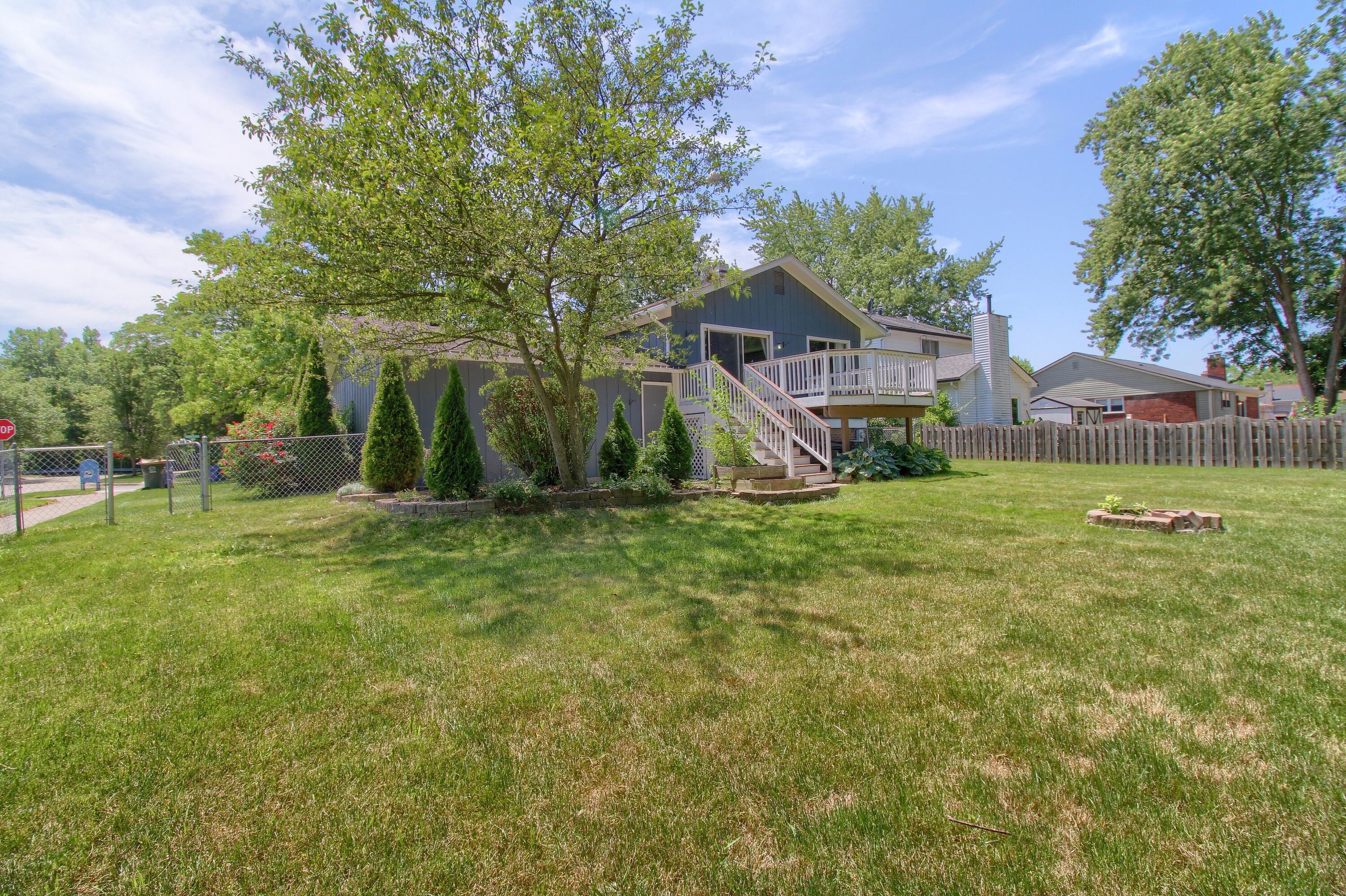 42608 Hanford Road Canton, MI 48187 - Photo 32 of 32 31-Rear-3rd-View