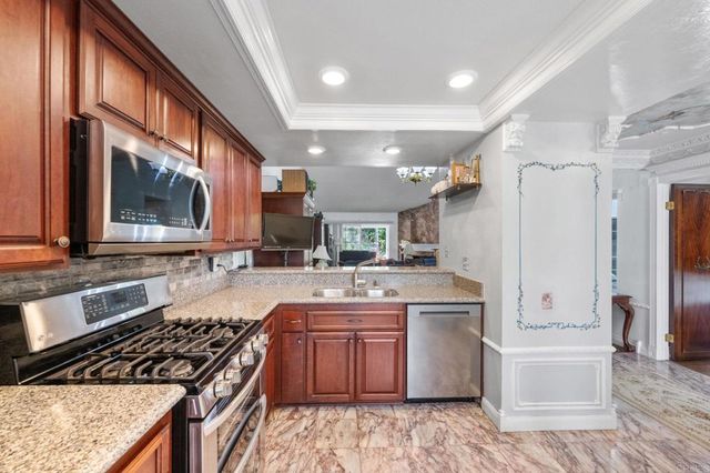 $1,115,000 | 7584 Dehesa Court, Carlsbad, CA 92009