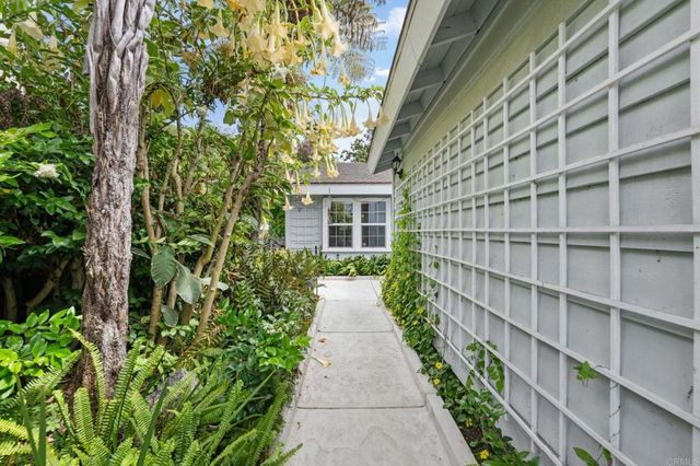 $1,115,000 | 7584 Dehesa Court, Carlsbad, CA 92009