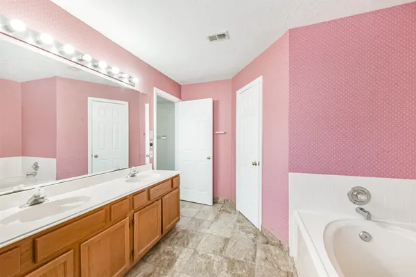 $1,950 | 7063 River Garden Drive, Houston, TX 77095