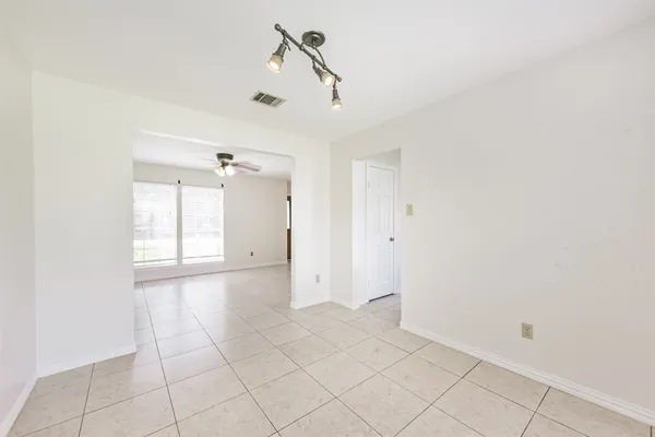 $1,950 | 7063 River Garden Drive, Houston, TX 77095