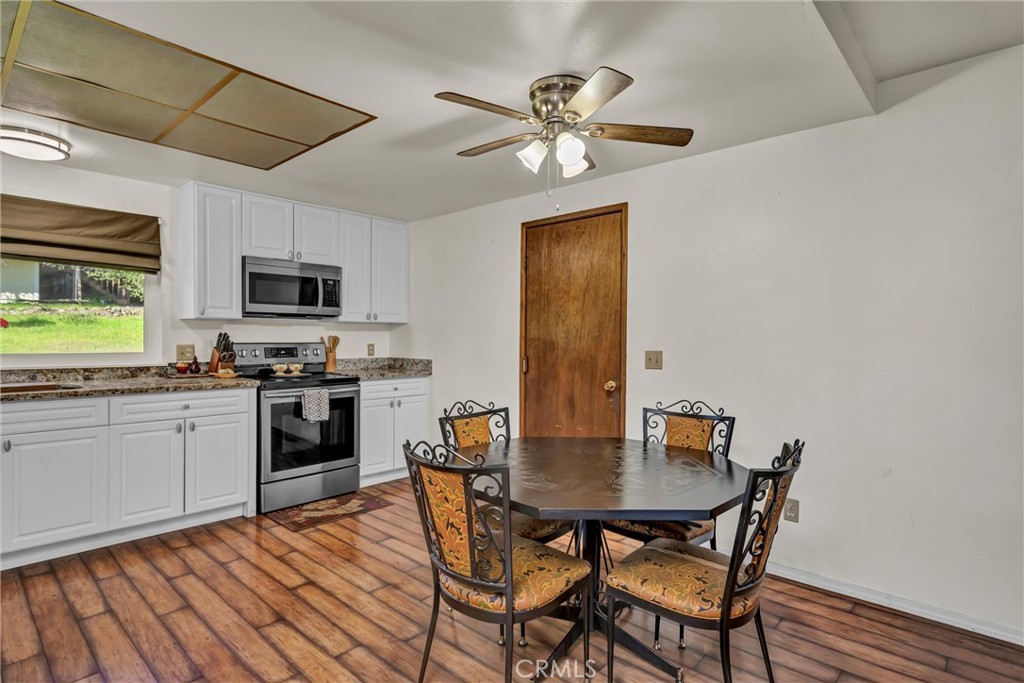 16593 Buckhorn Road Hidden Valley Lake, CA 95467 - Photo 5 of 27 Nicely sized dining area.