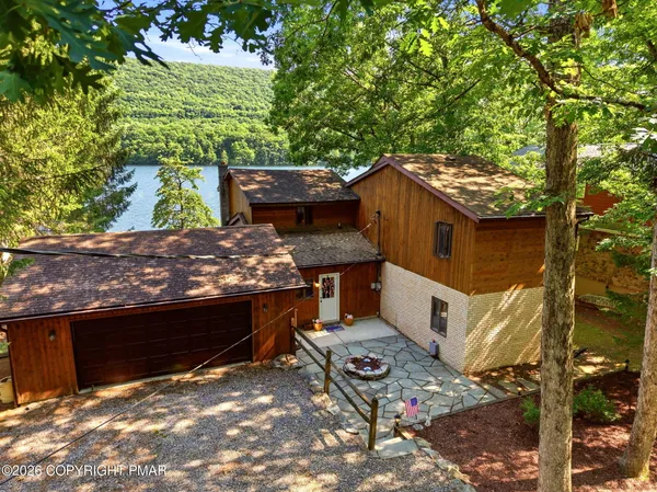 $799,000 | 47 White Oak Road, Nesquehoning, PA 18240