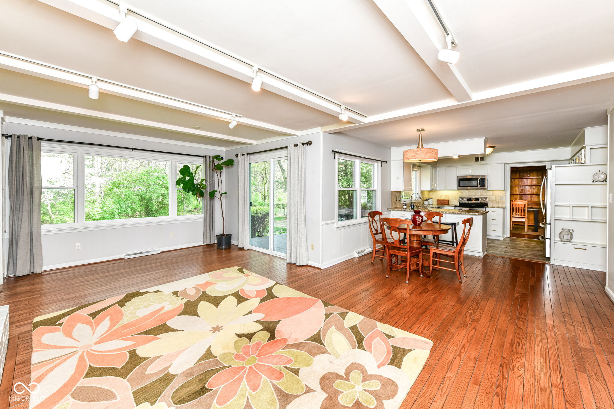 9051 Wickham Road Indianapolis, IN 46260 - Photo 4 of 43