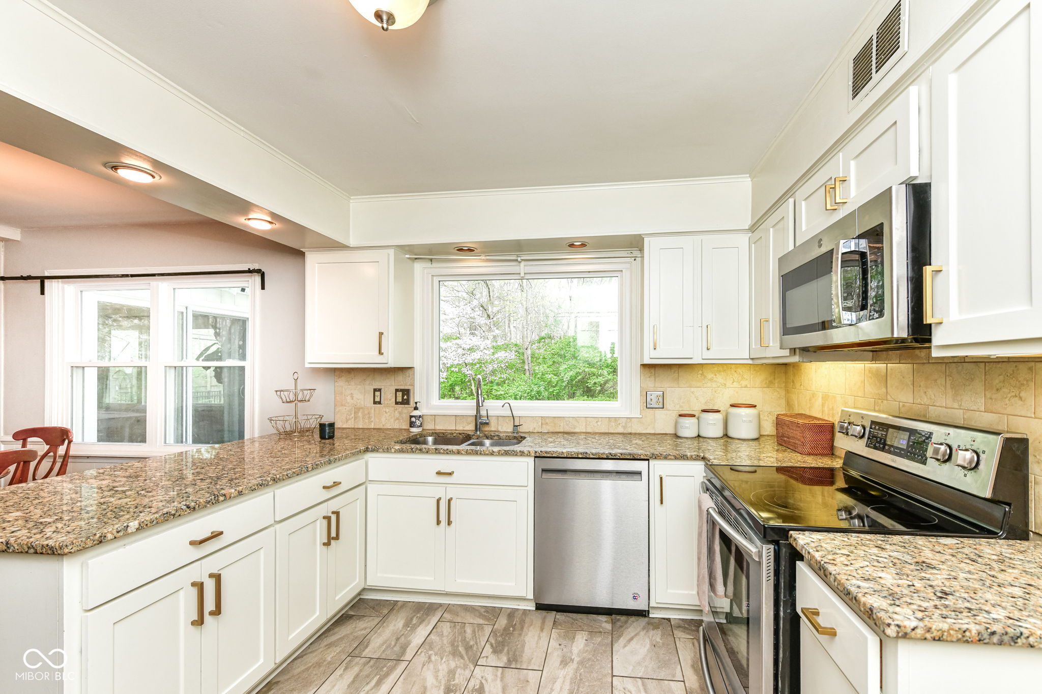 9051 Wickham Road Indianapolis, IN 46260 - Photo 5 of 43