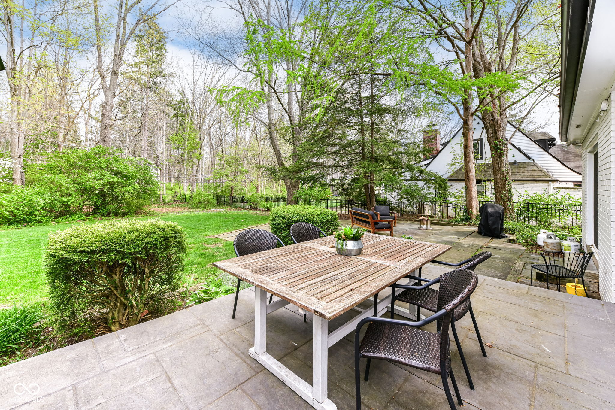 9051 Wickham Road Indianapolis, IN 46260 - Photo 8 of 43