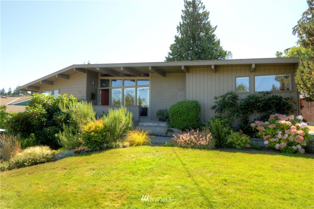 216 Heather Road Everett, WA 98203 - Photo 1 of 25