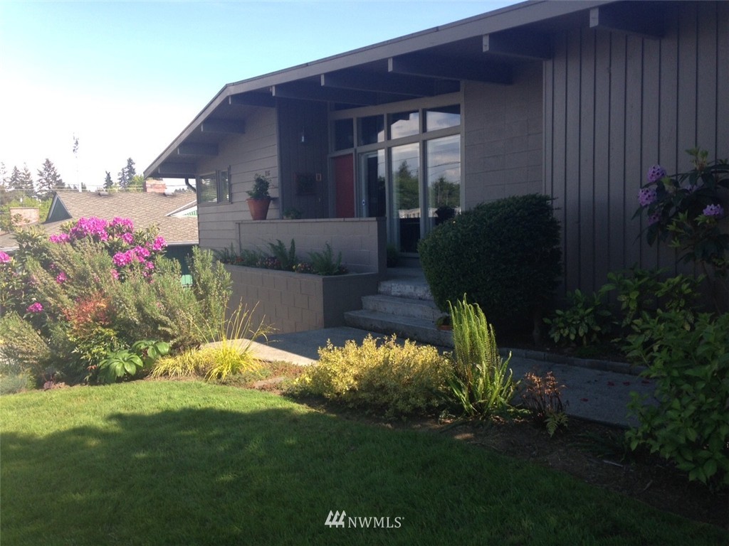 216 Heather Road Everett, WA 98203 - Photo 2 of 25