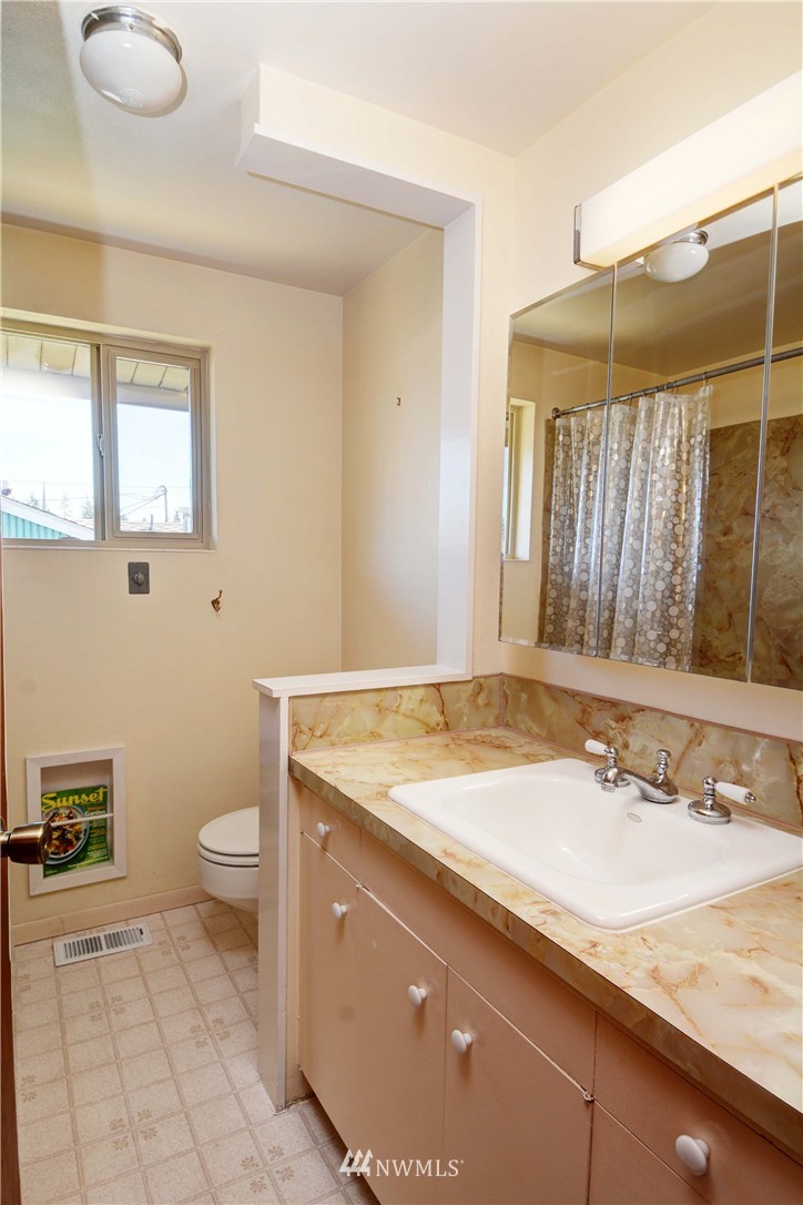 216 Heather Road Everett, WA 98203 - Photo 13 of 25