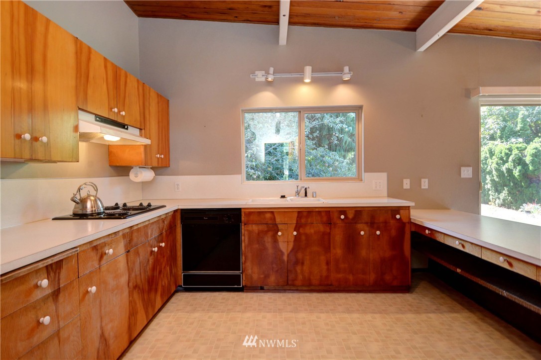 216 Heather Road Everett, WA 98203 - Photo 6 of 25