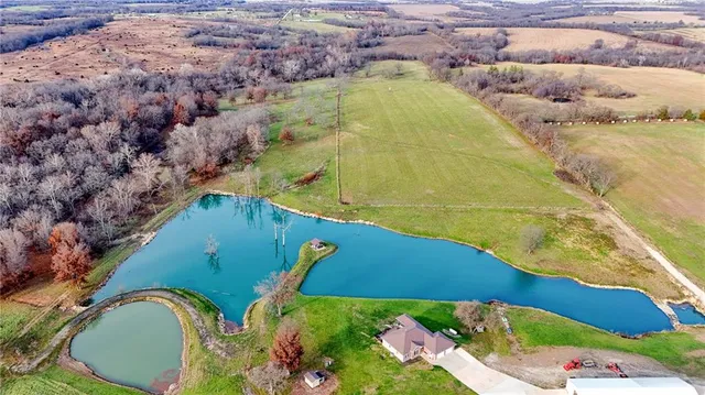 $1,100,000 | 33000 East 331st Street, Garden City, MO 64747
