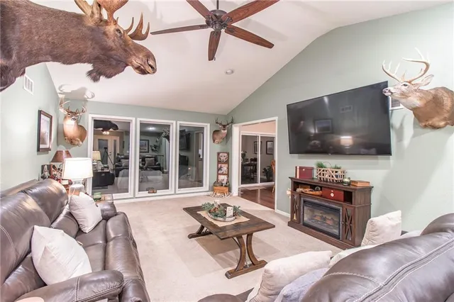 $1,100,000 | 33000 East 331st Street, Garden City, MO 64747