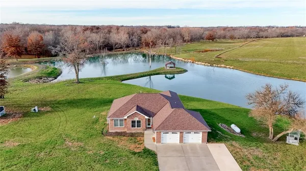 $999,000 | 33000 East 331st Street, Garden City, MO 64747