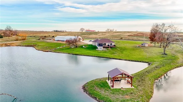 $1,100,000 | 33000 East 331st Street, Garden City, MO 64747