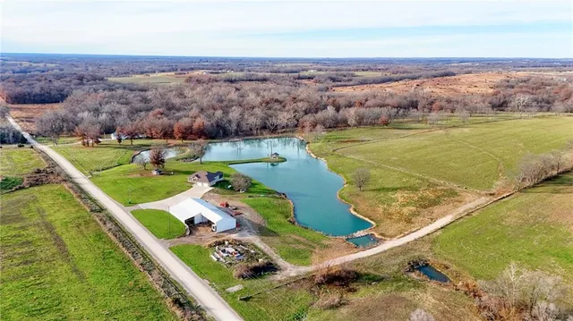 $1,100,000 | 33000 East 331st Street, Garden City, MO 64747