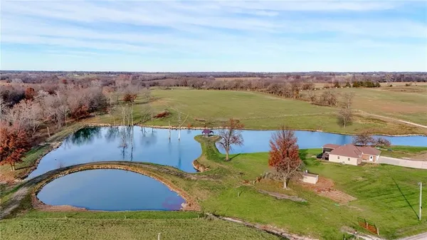 $999,000 | 33000 East 331st Street, Garden City, MO 64747