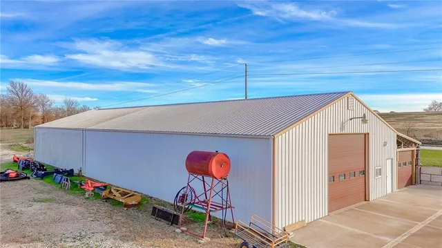 $1,100,000 | 33000 East 331st Street, Garden City, MO 64747