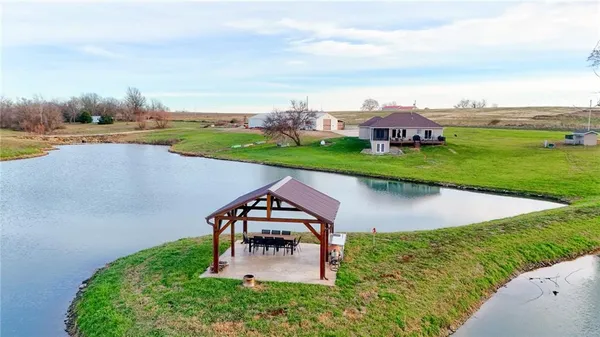$999,000 | 33000 East 331st Street, Garden City, MO 64747