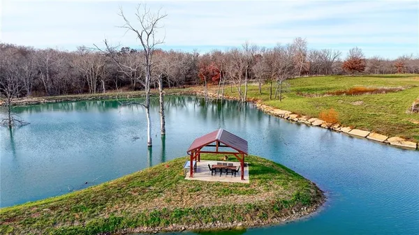 $999,000 | 33000 East 331st Street, Garden City, MO 64747