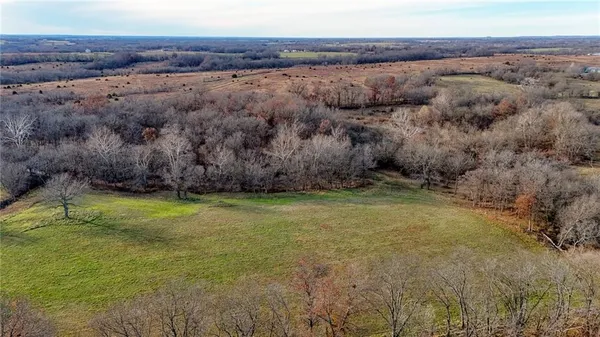 $999,000 | 33000 East 331st Street, Garden City, MO 64747