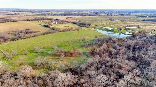 $1,100,000 | 33000 East 331st Street, Garden City, MO 64747