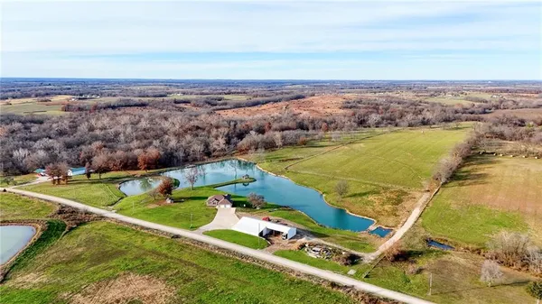 $999,000 | 33000 East 331st Street, Garden City, MO 64747