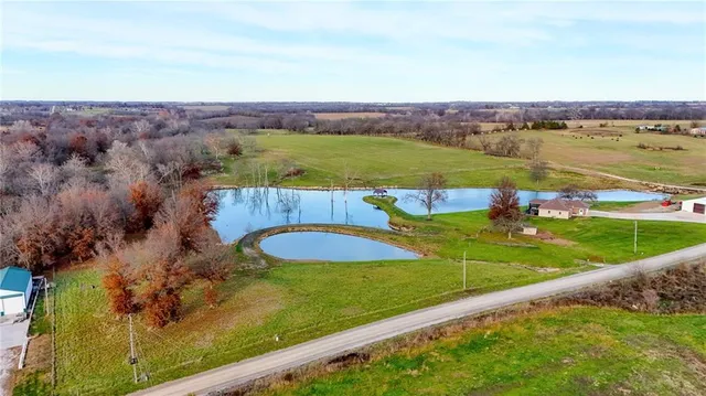 $1,100,000 | 33000 East 331st Street, Garden City, MO 64747