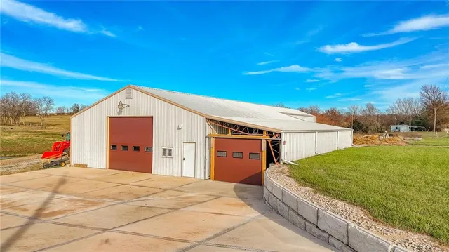 $1,100,000 | 33000 East 331st Street, Garden City, MO 64747