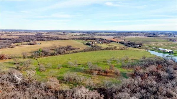 $999,000 | 33000 East 331st Street, Garden City, MO 64747