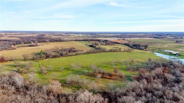 $1,100,000 | 33000 East 331st Street, Garden City, MO 64747