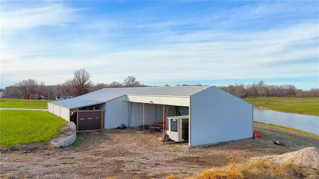 $1,100,000 | 33000 East 331st Street, Garden City, MO 64747