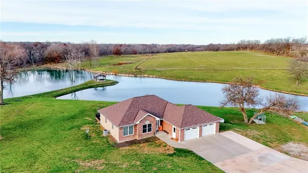 $999,000 | 33000 East 331st Street, Garden City, MO 64747