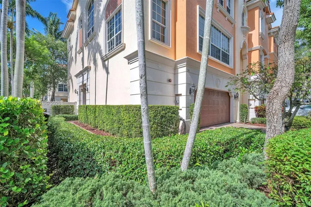 $955,000 | 616 Northeast Venezia Lane, Unit 616, Boca Raton, FL 33487