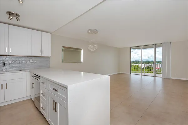 $2,100 | 16710 Northeast 9th Avenue, Unit 706, North Miami Beach, FL 33162