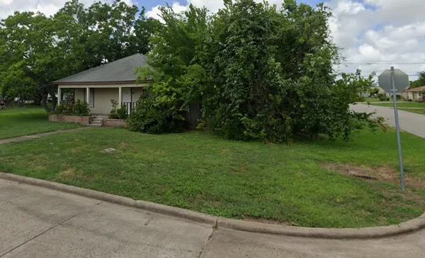 $1,499 | 102 North Avenue C, Freeport, TX 77541